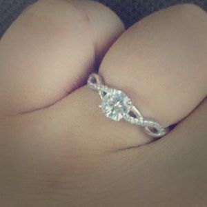 Engagement ring brand new barely worn
